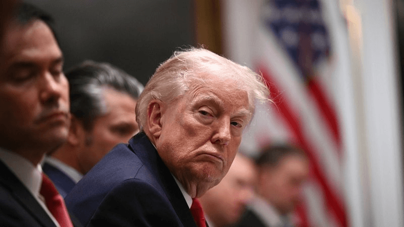 Trump accuse ExxonMobil et Chevron de profits excessifs sur la pénurie et exige une baisse des prix à la pompe
